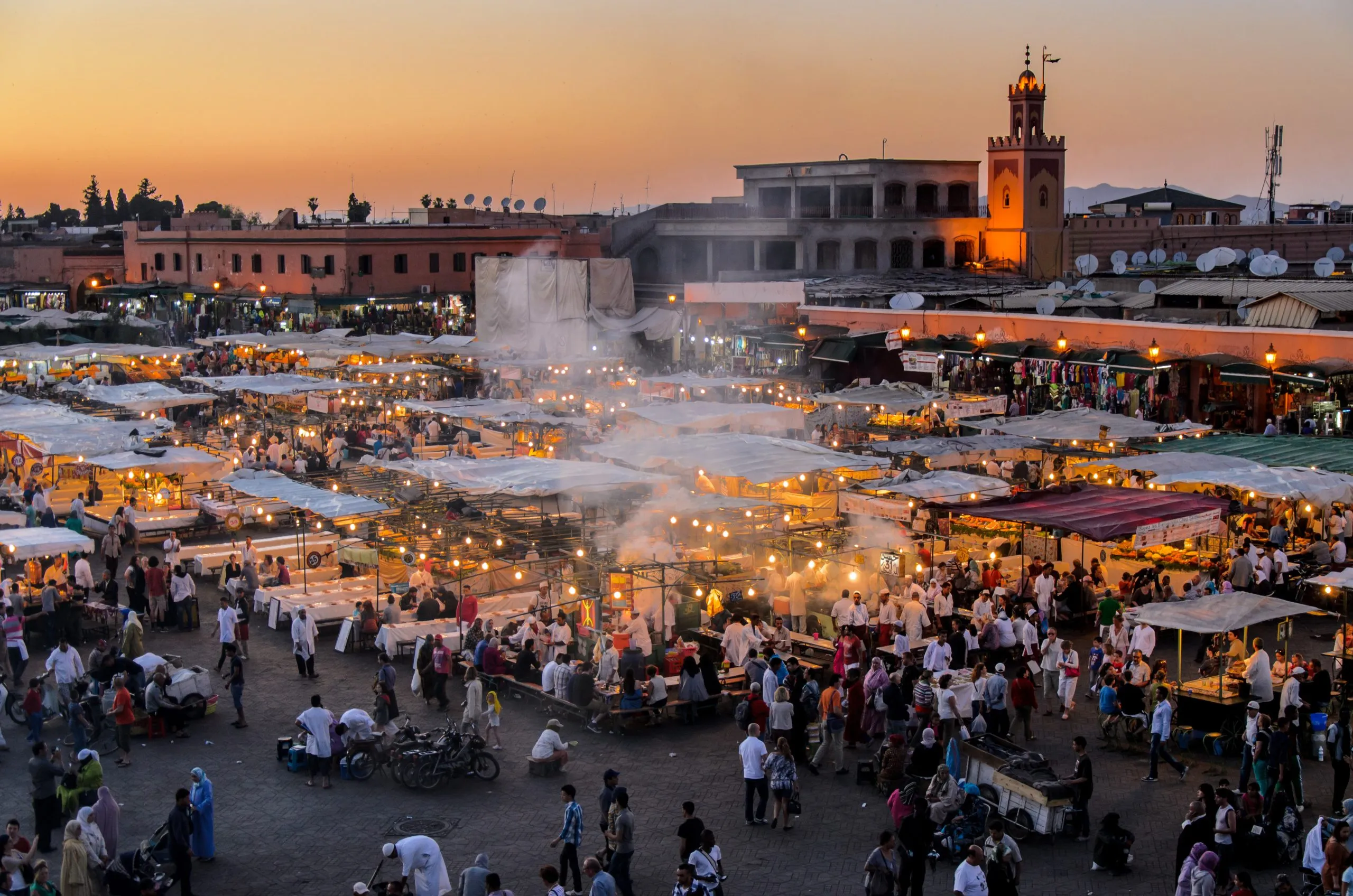 Blick auf Djemaa el Fna in Marrakesch