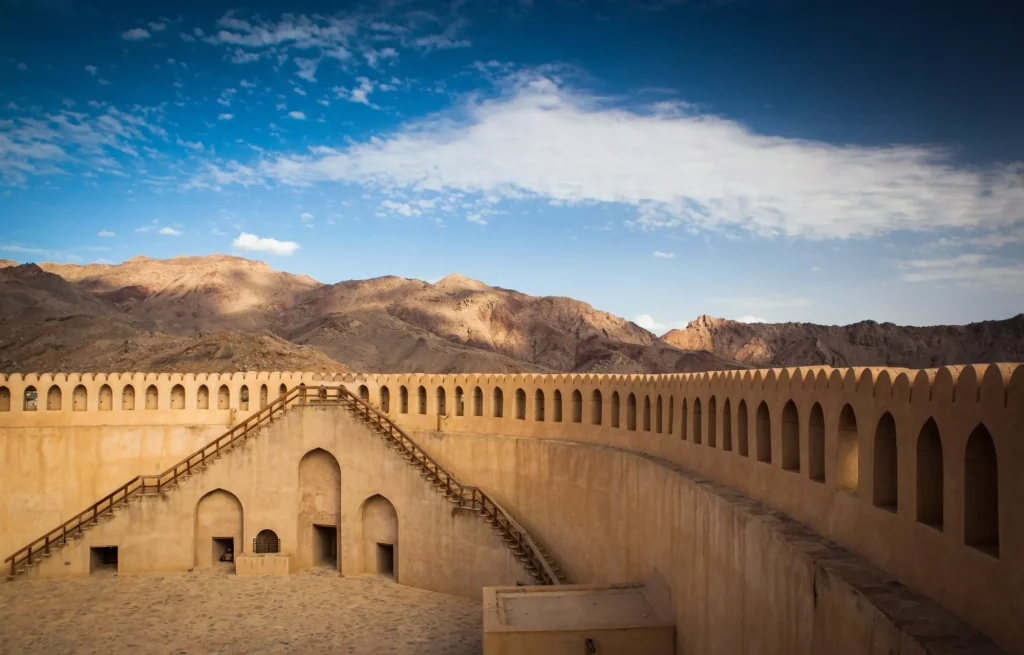 Stunning view of the Nizwa fort surrounded by mountains (Ad Dakhiliyah, Oman)